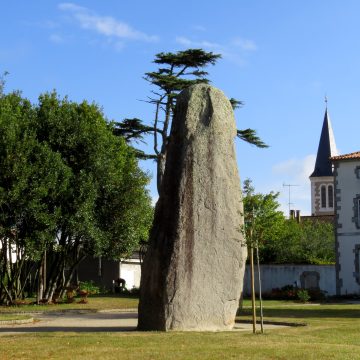 Le roi menhir &agrave; Avrill&eacute; - Cr&eacute;dit Photo&copy; Office de Tourisme Destination Vend&eacute;e Grand Littoral