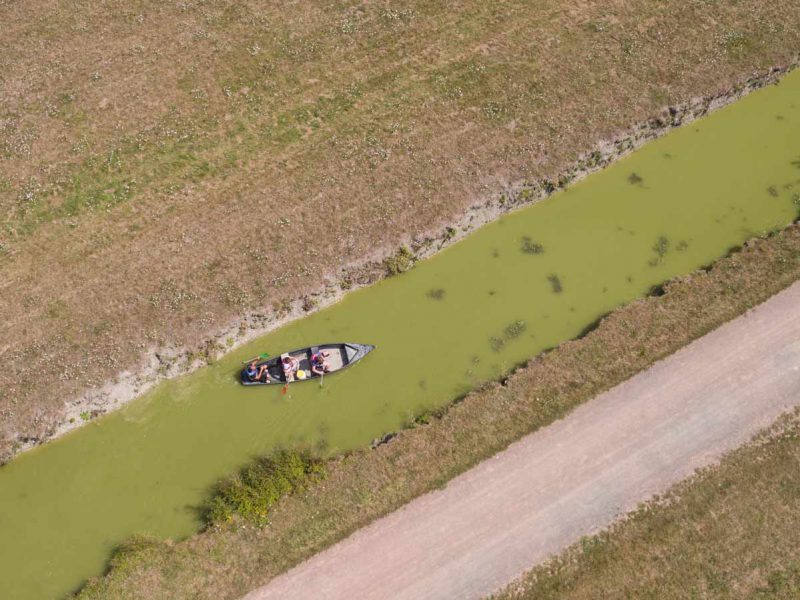 Canoë de la maison du Marais de Longeville-sur-Mer Canoë de la maison du Marais de Longeville-sur-Mer