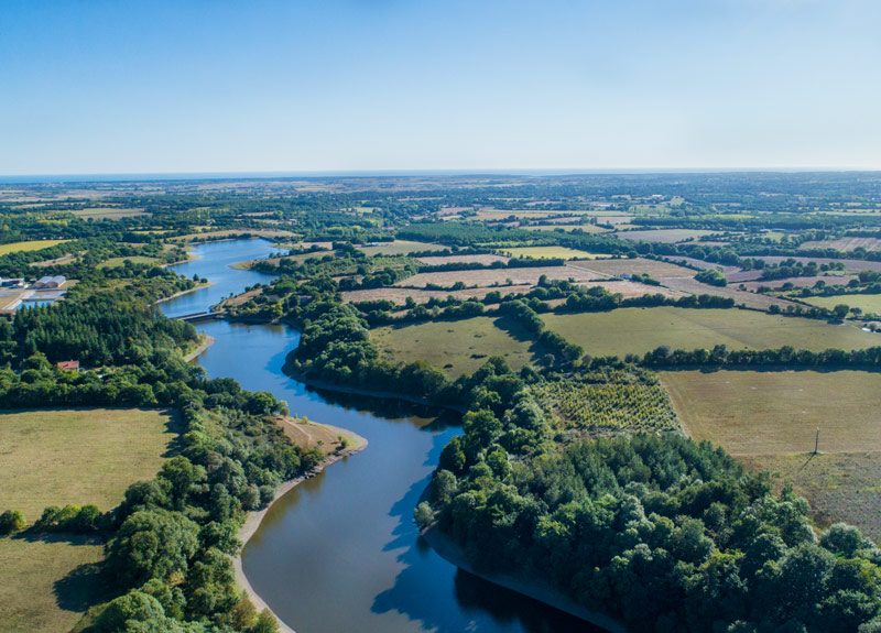 Lac de finfarine &agrave; Poiroux - @Horizon Vertical
