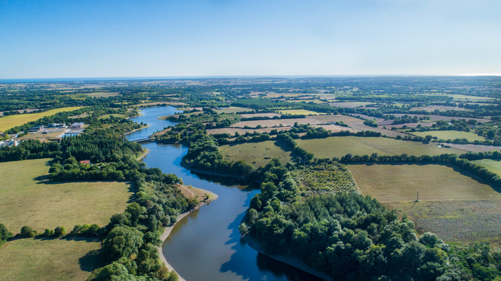 Lac de finfarine &agrave; Poiroux - @Horizon Vertical