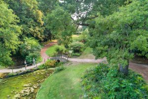 Parc floral de la Court d'Aron - cr&eacute;dit : Horizon Vertical