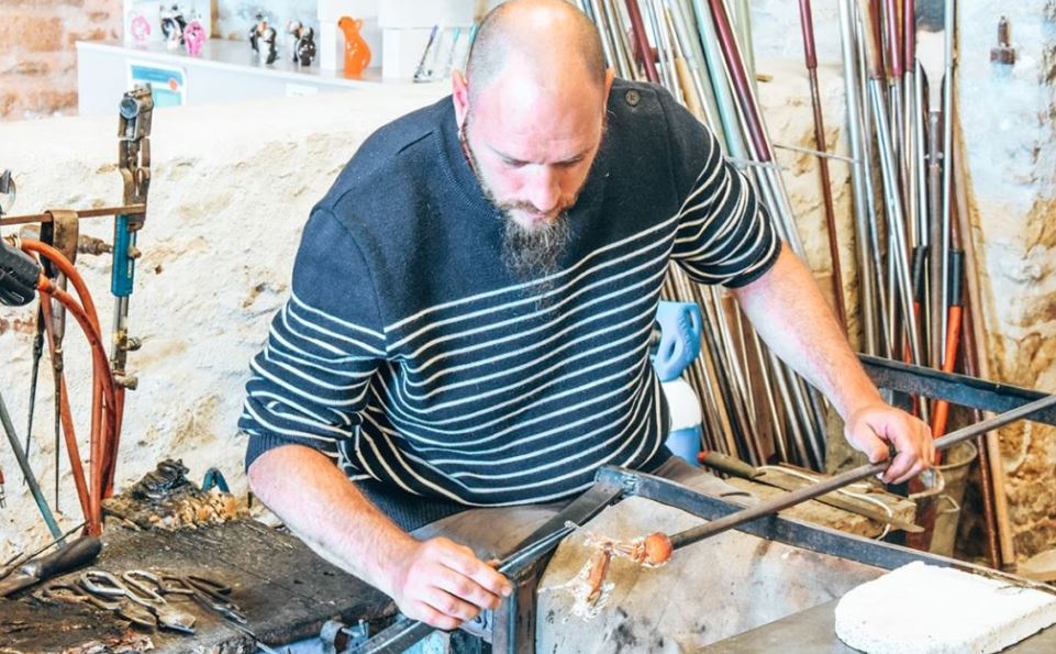 Valerien démonstration souffleur verre à Bourgenay Valerien démonstration souffleur verre à Bourgenay