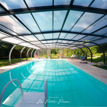 location-gite-avec-piscine-couverte-avrille-vendee---la-claque-media